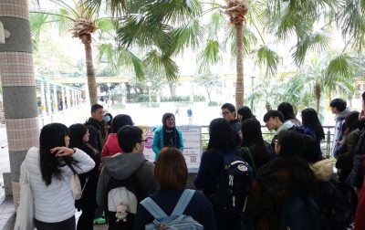 CSL students attended a community tour to gain a preliminary understanding of the Yat Tung Estate.